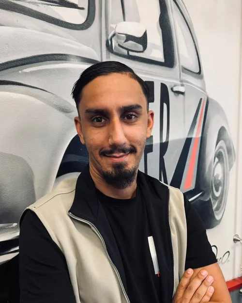 Sofiane, Bureau et enseignant de la conduite